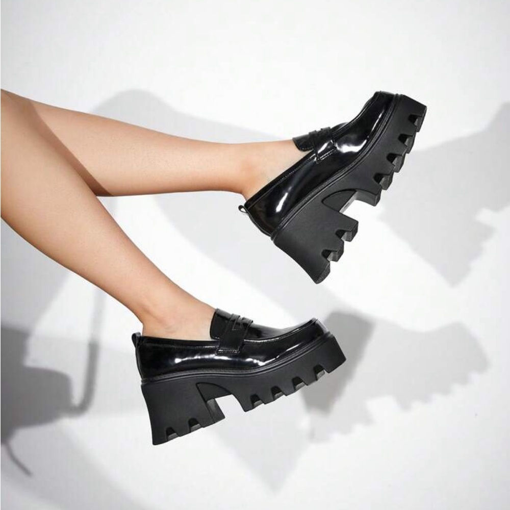 Chunky Black Patent Platform Tassel Penny Loafers lug sole - size US 7.5 & 8
